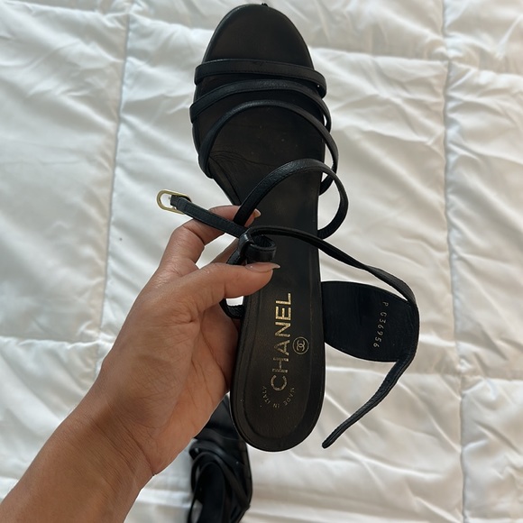 Authentic CHANEL heels - Picture 2 of 5